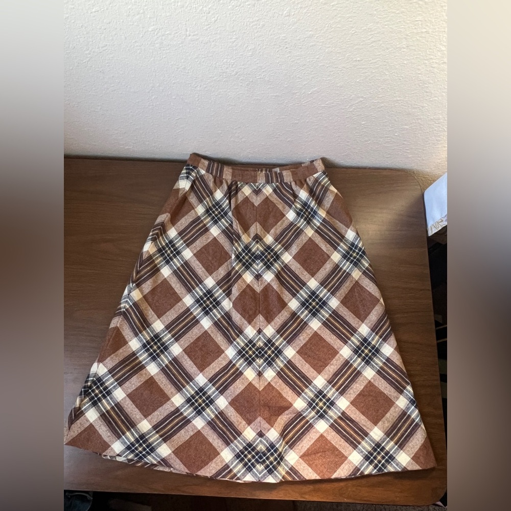 Vintage 1970s ILGWU-made Wool A-line Skirt - Size 11-12 - Picture 3 of 7